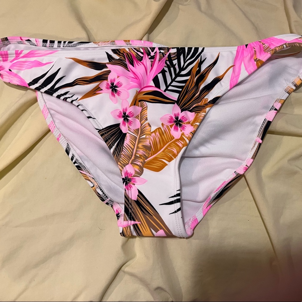 Size large tropical swim bottoms